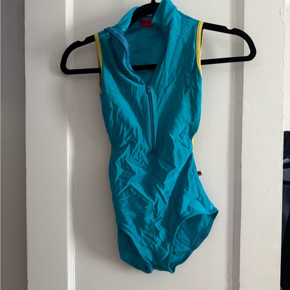 YUMIKO Open Back Zip front Size XS